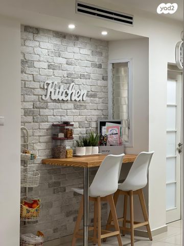 דירה, נפתלי בן אפרים 10, היובל, שרונה, רחובות