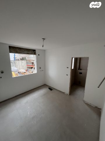 דירת גן, בר כוכבא 71, האצטדיון, טבריה