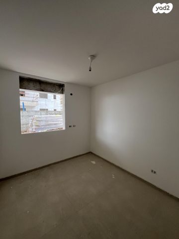 דירת גן, בר כוכבא 71, האצטדיון, טבריה