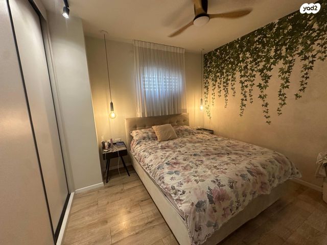 דו משפחתי, שנת היובל 100, גיל עמל, הוד השרון