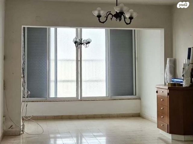 שדרות ג'יימס דה רוטשילד 49