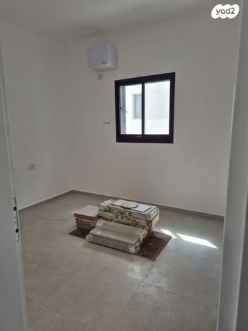 דירה, אלה 25, בת חפר, בת חפר