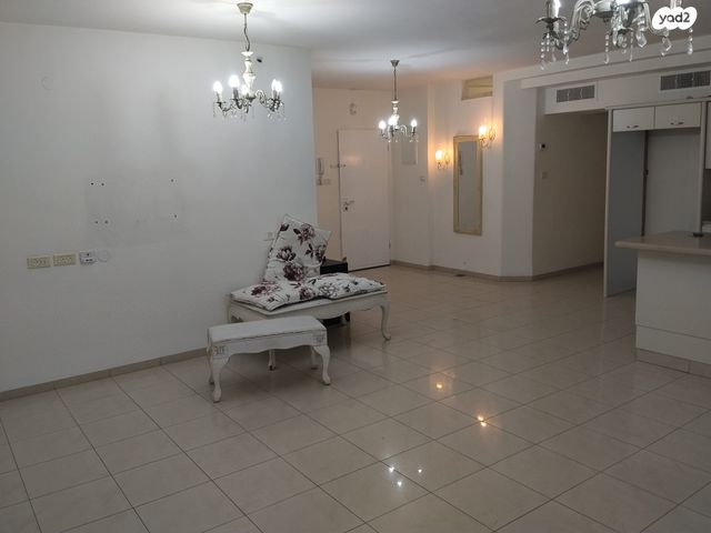 דירה, גולדה מאיר 7, שיכון עובדים, טבריה