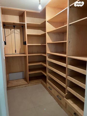 מרתף/ פרטר, ברנדייס 53, מרכז דרום, רעננה