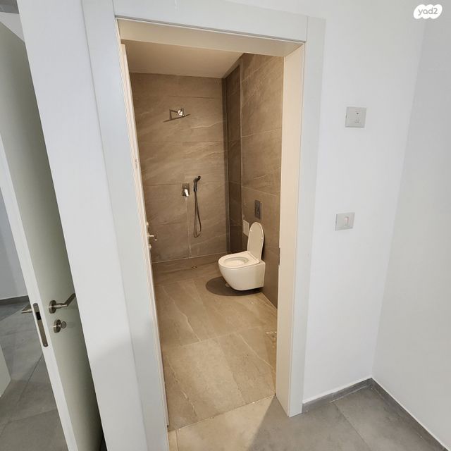 דירה, שלום הגליל 7, אריק שרון, נהריה