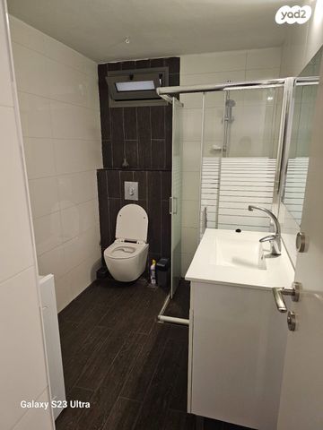 יחידת דיור, הר חרמון 2, רחובות ההולנדית, רחובות