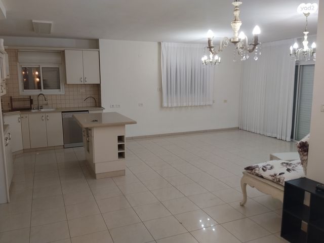 דירה, גולדה מאיר 7, שיכון עובדים, טבריה