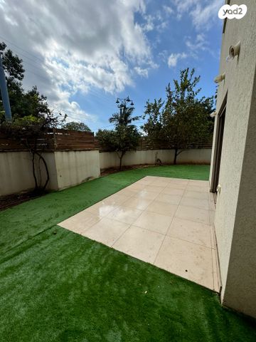 דו משפחתי, הדקלים 42, מרכז פרדס חנה, פרדס חנה כרכור