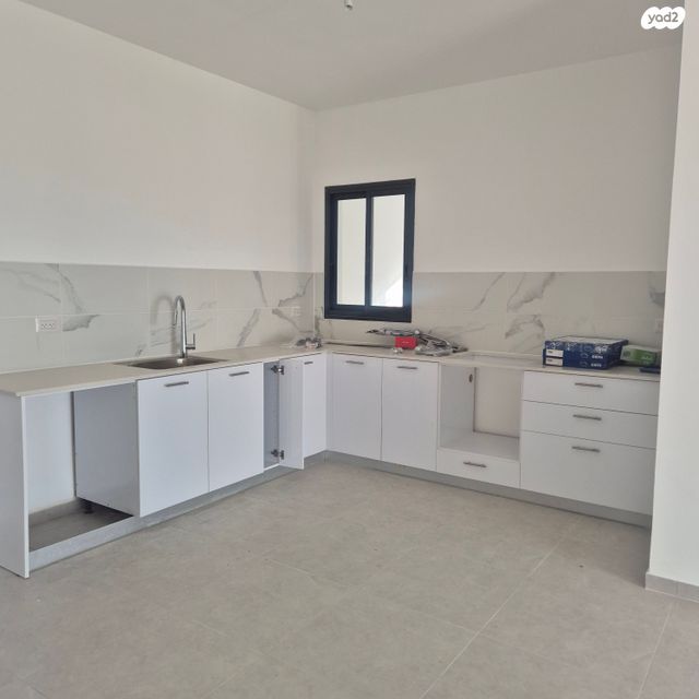 דירה, חבצלת 15, בת חפר, בת חפר