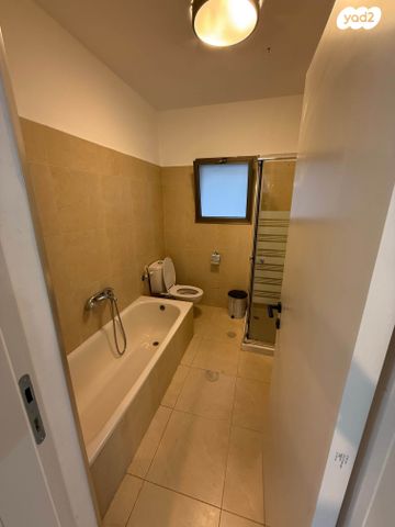 יחידת דיור, החרוב 7, אורנית, אורנית