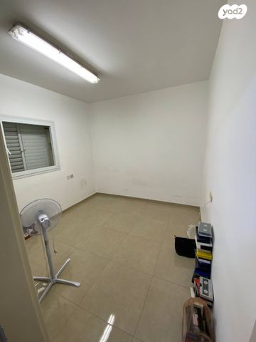 דירה, הרב מיימון 21, באבוב, בת ים