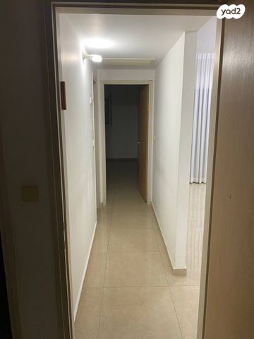 דירה, הרב מיימון 21, באבוב, בת ים