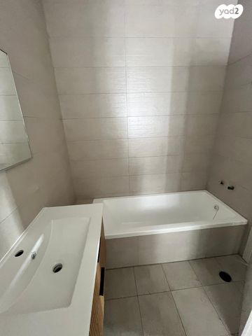 דירה, דרך ארץ 1, שאר העיר, חריש