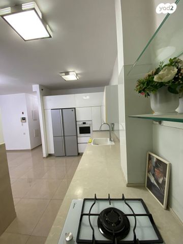 דירה, הרב מיימון 21, באבוב, בת ים