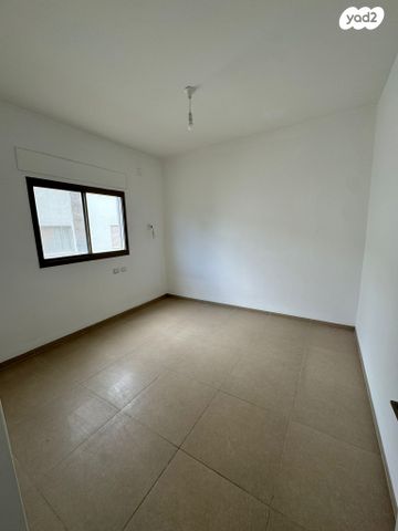 דו משפחתי, הדקלים 42, מרכז פרדס חנה, פרדס חנה כרכור