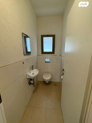 דו משפחתי, הדקלים 42, מרכז פרדס חנה, פרדס חנה כרכור