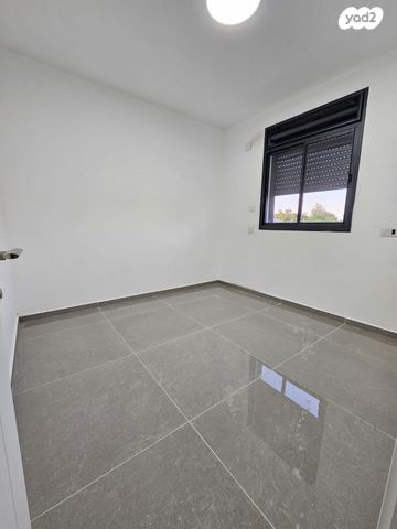 דירה, שדרות וייצמן 83, ביאליק דרום, קרית ביאליק