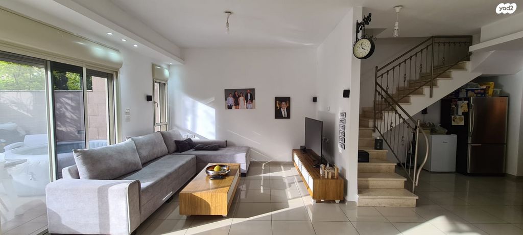 אהרונוביץ' 18