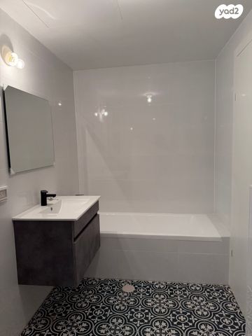 דירה, יונה וולך 7, גרין פארק החדשה, הוד השרון