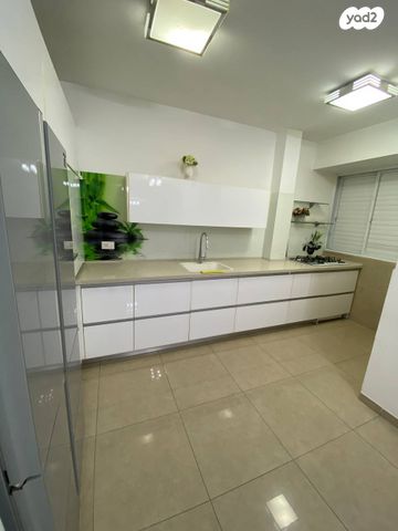 דירה, הרב מיימון 21, באבוב, בת ים