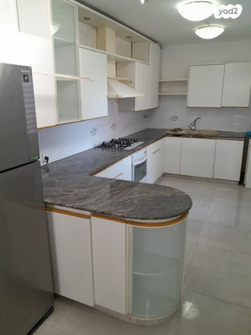 דירה, חיים לנדאו 1, בן גוריון, חולון