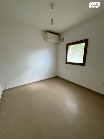 דו משפחתי, הדקלים 42, מרכז פרדס חנה, פרדס חנה כרכור