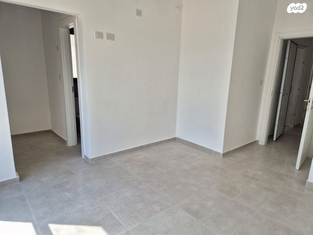 דירה, אלה 25, בת חפר, בת חפר