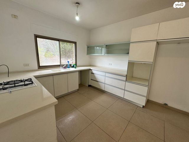 דו משפחתי, הדקלים 42, מרכז פרדס חנה, פרדס חנה כרכור