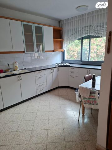 דירה, שדרות הרצל 10, קרית משה, ירושלים