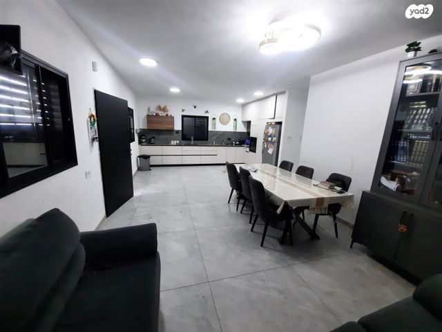 דירה, חייא ובניו 29, שיכון ג, טבריה