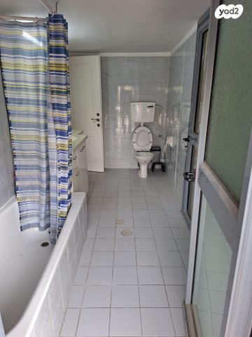 דירה, שדרות הרצל 10, קרית משה, ירושלים