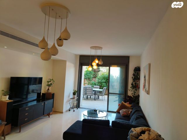 דירת גן, חזון אי"ש 10, רחובות הצעירה, רחובות