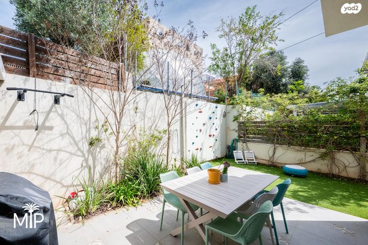 דו משפחתי, נווה רמז, זכרון יעקב