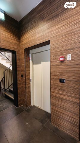 גג/ פנטהאוז, רש"י, רמב"ם, ראשון לציון