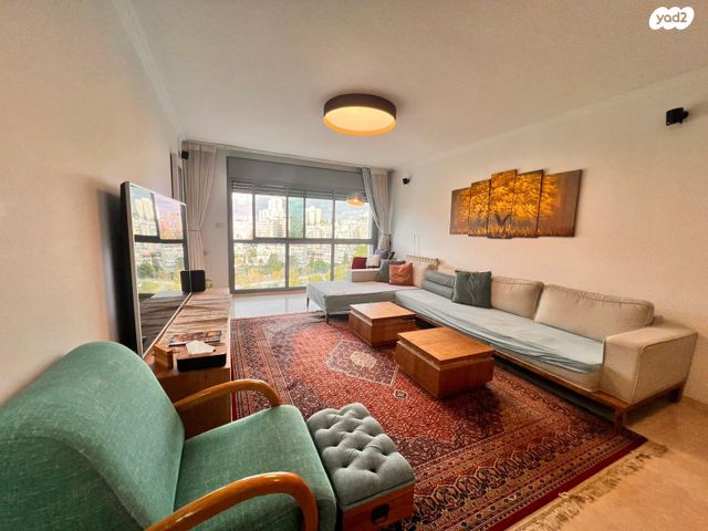 דירה, אברהם פררה, הולילנד, ירושלים