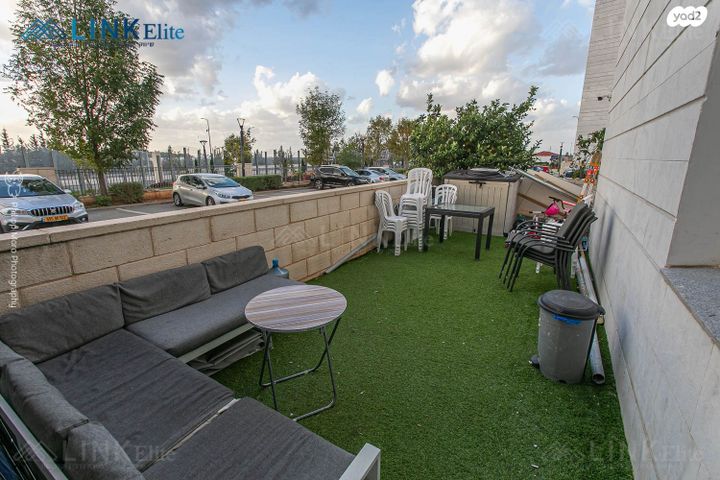 דירת גן, האגמית 6, החותרים, טירת כרמל