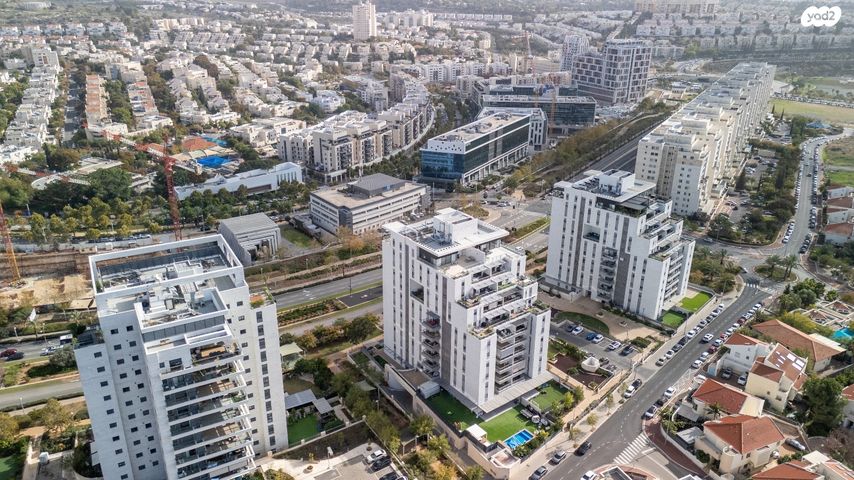 דירה, יגאל ידין, המגינים, מודיעין מכבים רעות