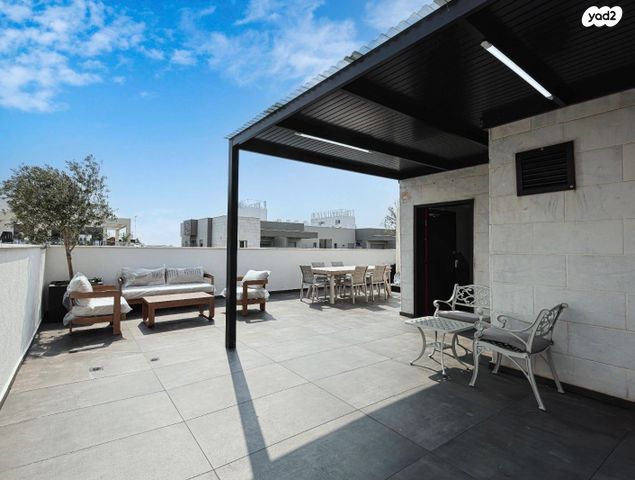 גג/ פנטהאוז, רש"י, רמב"ם, ראשון לציון