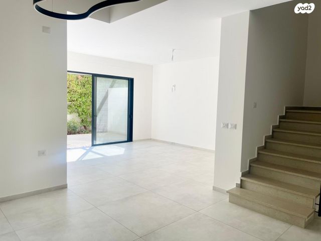 דו משפחתי, שאר העיר, זכרון יעקב