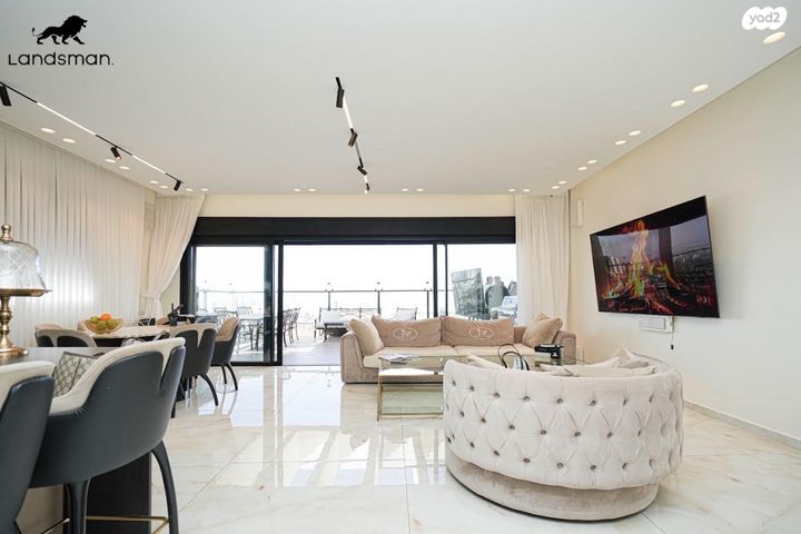 שולמית אלוני 