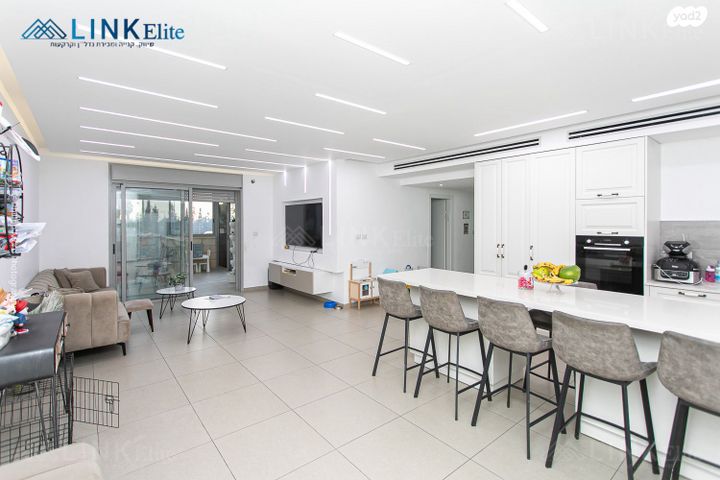 דירת גן, האגמית 6, החותרים, טירת כרמל