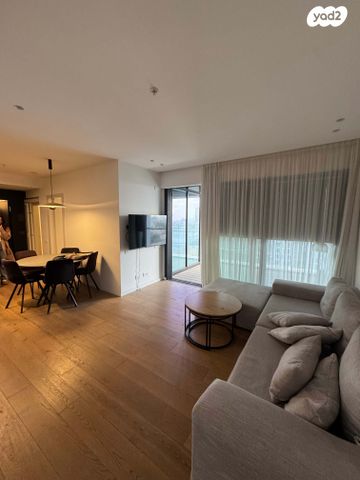 דירה, ליאונרדו דה וינצ'י 12, גני שרונה, קרית הממשלה, תל אביב יפו