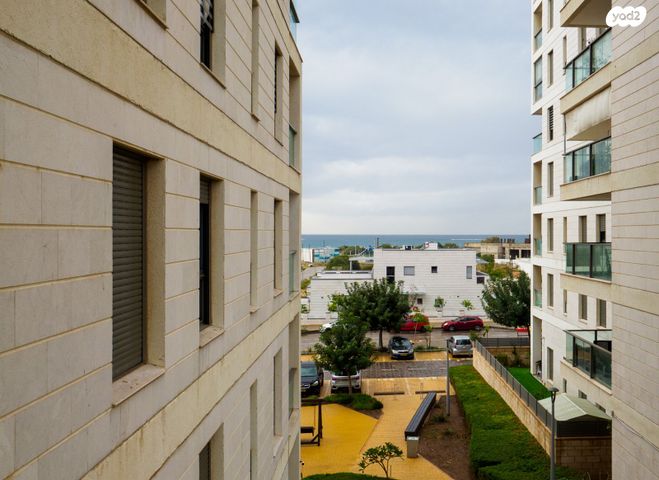 דירה, אלמוג, אכזיב, נהריה