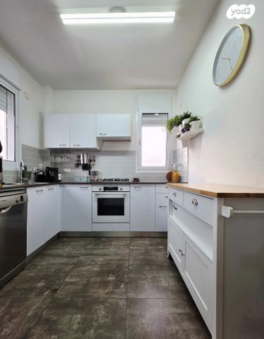 דירה, משה דיין, גיורא, רמלה