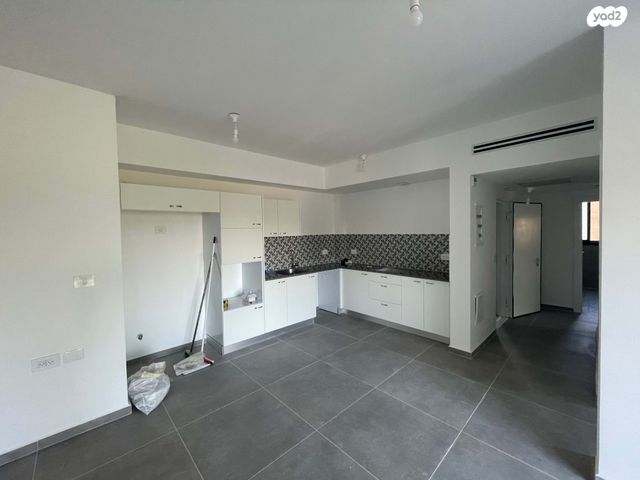 דירה, מרדכי אנילביץ', קרית ויצמן, רעננה