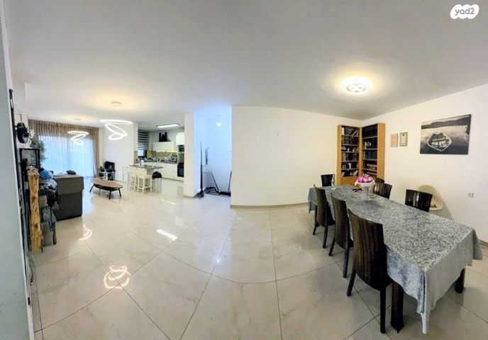 דירת גן, גבעת זאב