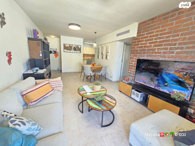 דירה, יציאת אירופה, תקומה, כפר סבא