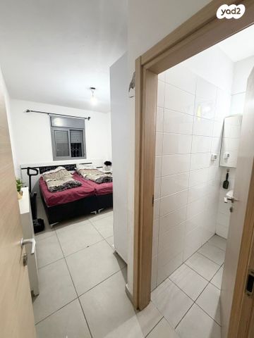 דירה, הרב גרשונוביץ', נתיבות