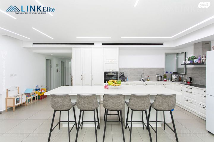 דירת גן, האגמית 6, החותרים, טירת כרמל