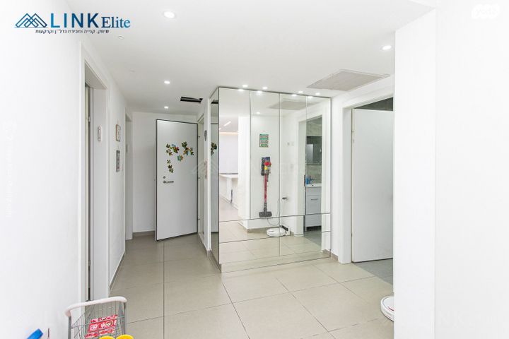 דירת גן, האגמית 6, החותרים, טירת כרמל